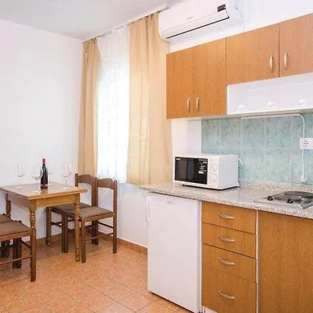 Iovo - Basic Two Bedroom A3 * Trogir