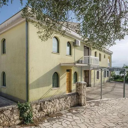 Apartamento Iovo - Basic Two Bedroom A3