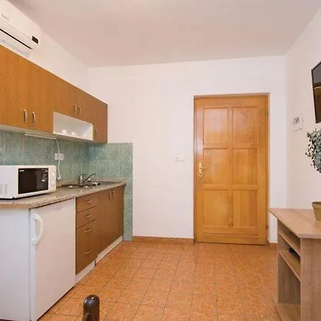 Apartment Iovo - Basic Two Bedroom A3